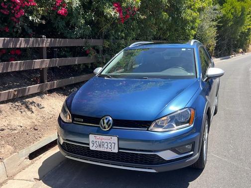 Blue 2017 Volkswagen Golf Alltrack TSI SE