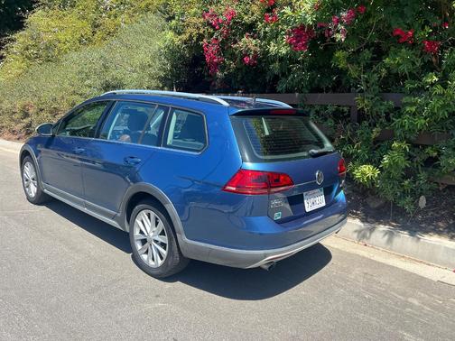 Blue 2017 Volkswagen Golf Alltrack TSI SE