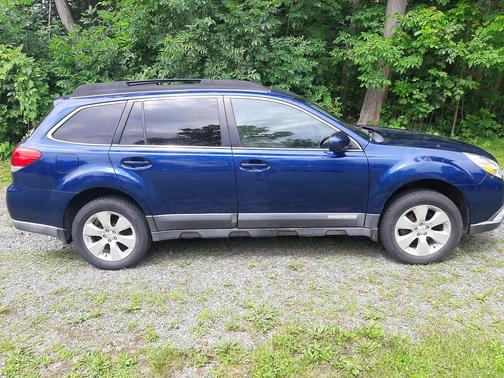 Blue 2011 Subaru Outback 2.5 i Limited