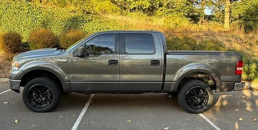 Gray 2005 Ford F-150 XLT Crew Cab