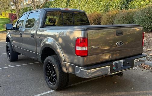 Gray 2005 Ford F-150 XLT Crew Cab