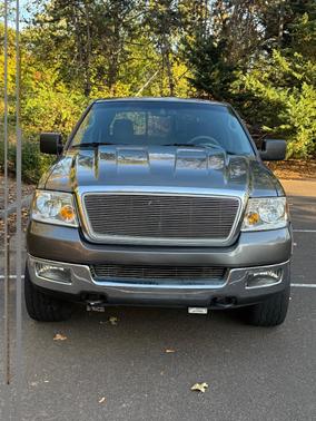 Gray 2005 Ford F-150 XLT Crew Cab
