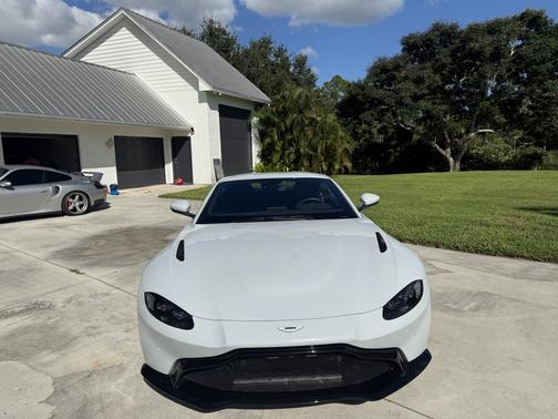 2020 Aston Martin Vantage Base