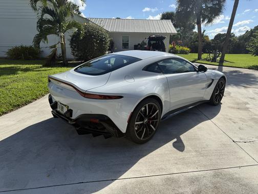 2020 Aston Martin Vantage Base