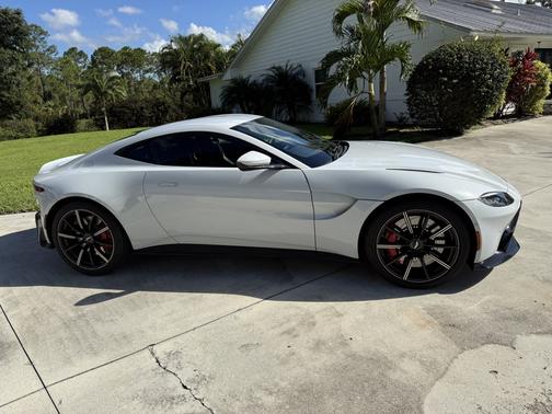 2020 Aston Martin Vantage Base