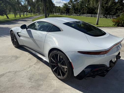 2020 Aston Martin Vantage Base