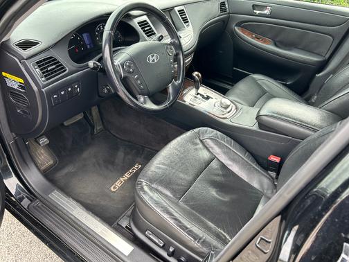 Black 2009 Hyundai Genesis 3.8