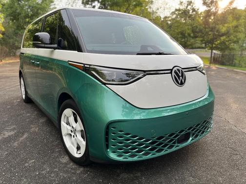 Green 2025 Volkswagen ID. Buzz 1st Edition 4MOTION w/Two-Tone