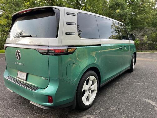 Green 2025 Volkswagen ID. Buzz 1st Edition 4MOTION w/Two-Tone