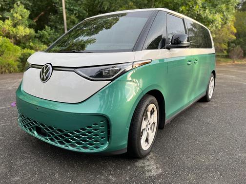 Green 2025 Volkswagen ID. Buzz 1st Edition 4MOTION w/Two-Tone