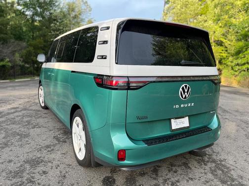 Green 2025 Volkswagen ID. Buzz 1st Edition 4MOTION w/Two-Tone