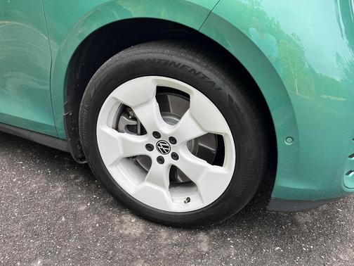 Green 2025 Volkswagen ID. Buzz 1st Edition 4MOTION w/Two-Tone