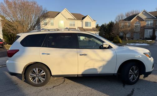2017 Nissan Pathfinder SL