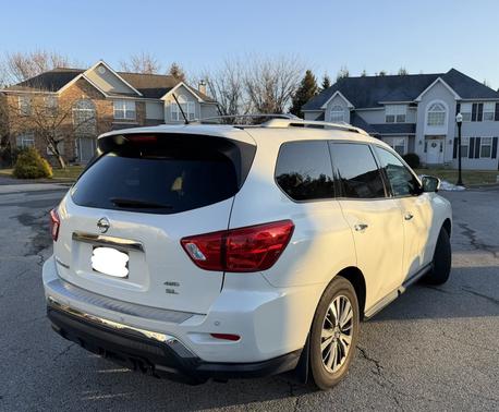 2017 Nissan Pathfinder SL