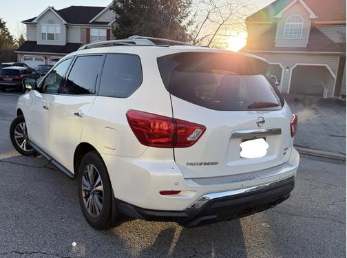 2017 Nissan Pathfinder SL