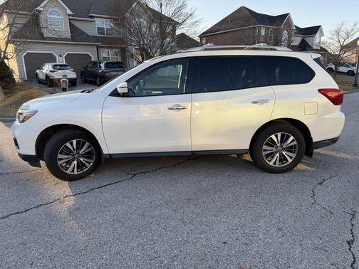 2017 Nissan Pathfinder SL