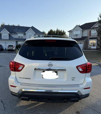 2017 Nissan Pathfinder SL