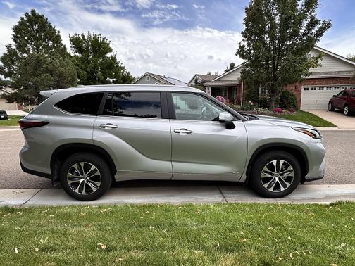 2024 Toyota Highlander Hybrid XLE