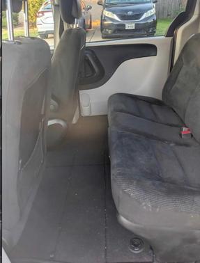 Red 2017 Dodge Grand Caravan SE