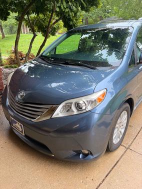 Blue 2017 Toyota Sienna XLE