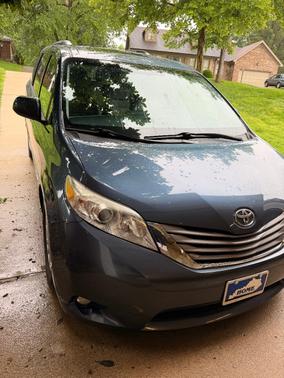 Blue 2017 Toyota Sienna XLE