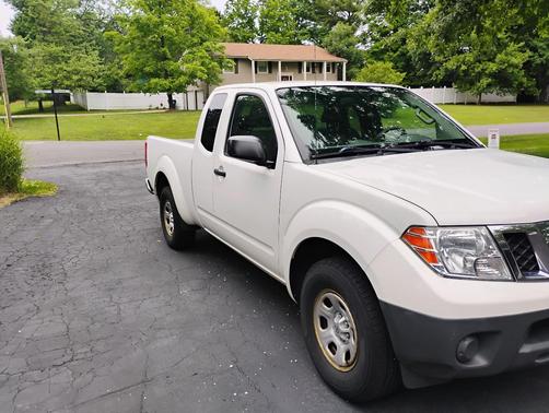 White 2014 Nissan Frontier S