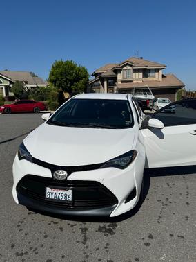 White 2018 Toyota Corolla LE