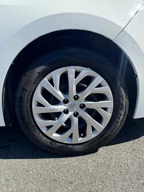 White 2018 Toyota Corolla LE