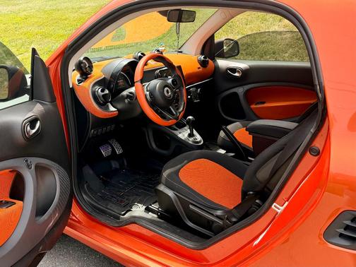Orange 2016 smart ForTwo Prime