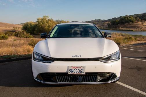 White 2022 Kia EV6 Wind