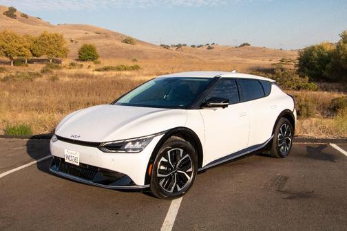 White 2022 Kia EV6 Wind