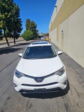 White 2018 Toyota RAV4 XLE