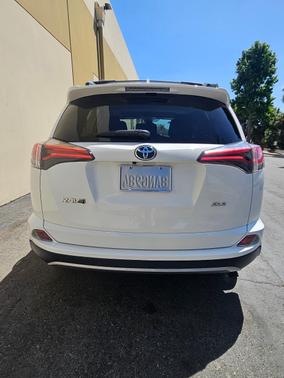White 2018 Toyota RAV4 XLE