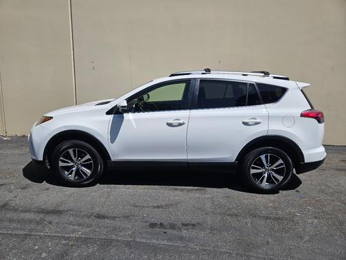 White 2018 Toyota RAV4 XLE