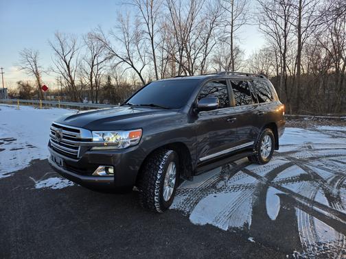 2018 Toyota Land Cruiser Base