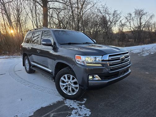 2018 Toyota Land Cruiser Base