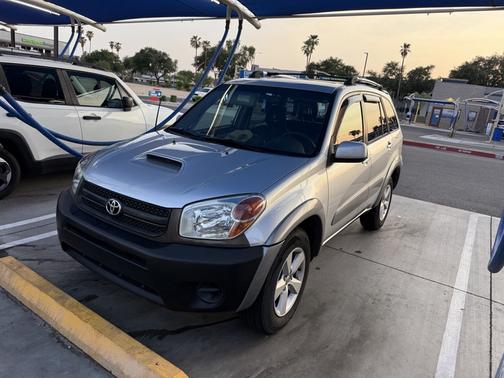 2004 Toyota RAV4 Base