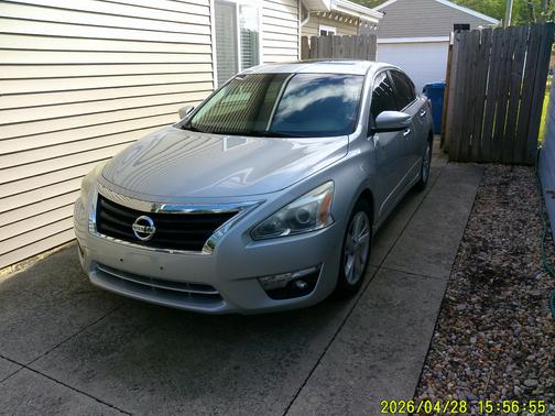 Silver 2015 Nissan Altima 2.5 SV