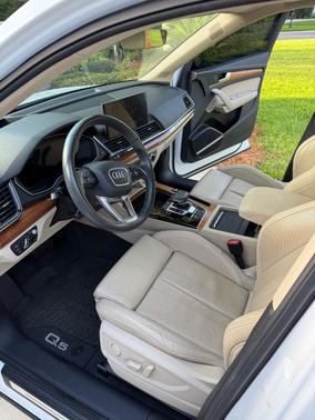 White 2021 Audi Q5 45 Prestige