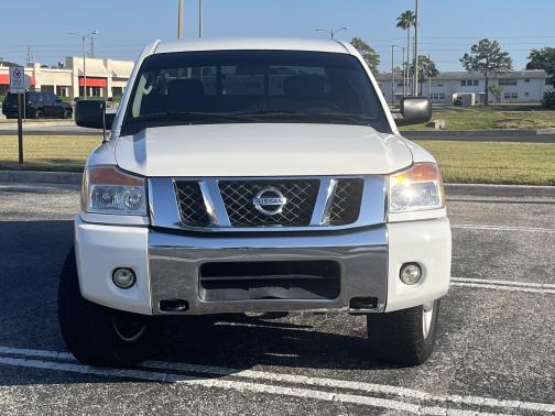 2011 Nissan Titan SV