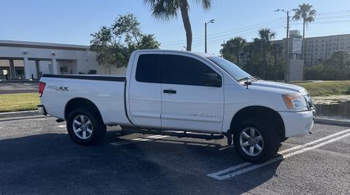 2011 Nissan Titan SV