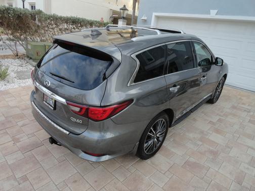 2017 INFINITI QX60 Base