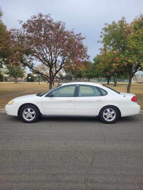 2004 Ford Taurus LX