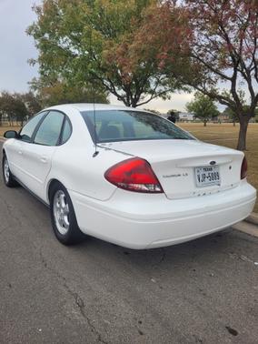 2004 Ford Taurus LX