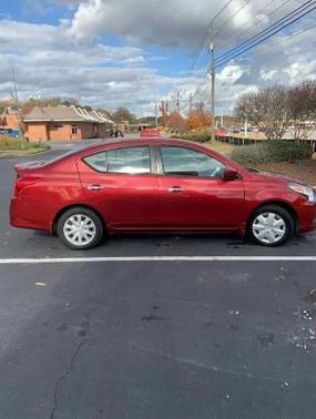 Red 2016 Nissan Versa 1.6 SV