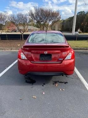Red 2016 Nissan Versa 1.6 SV