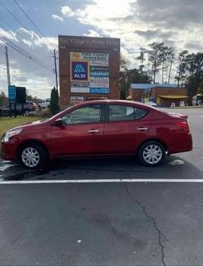 Red 2016 Nissan Versa 1.6 SV