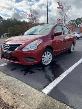 Red 2016 Nissan Versa 1.6 SV