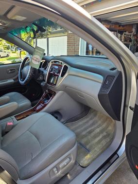 Silver 2005 Toyota Highlander Limited