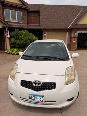 White 2008 Toyota Yaris Base